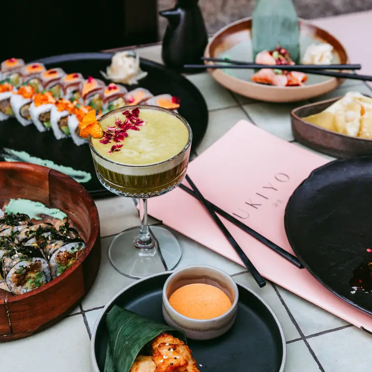 Bei UKIYO, einem der besten japanischen Restaurants in München, können Sie die Welt der Sushi entdecken.