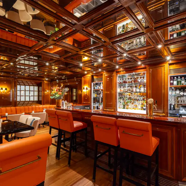 charles-bar-im-excelsior-hotel-ernst1