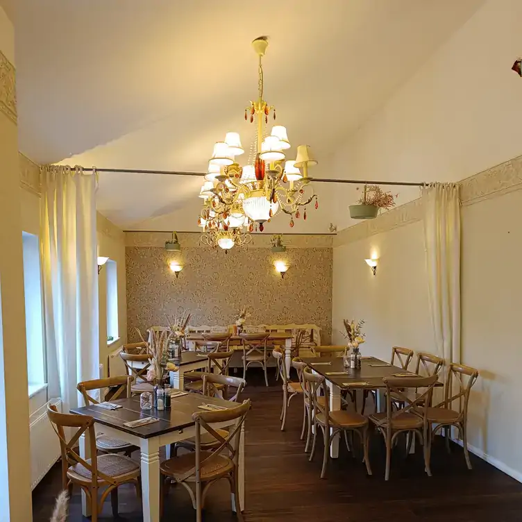 pavao-garden-restaurant-2